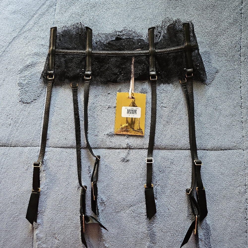 Adara Suspender - Picture 14 of 16